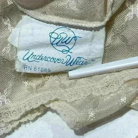 Vintage  Undercover Wear Lace Camisole in Cream size large - Picture 4 of 5
